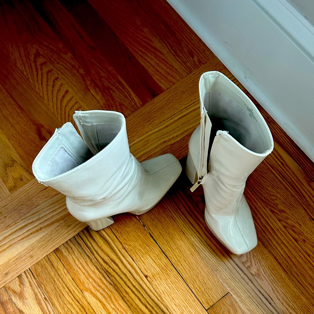 White Guess boots only worn once